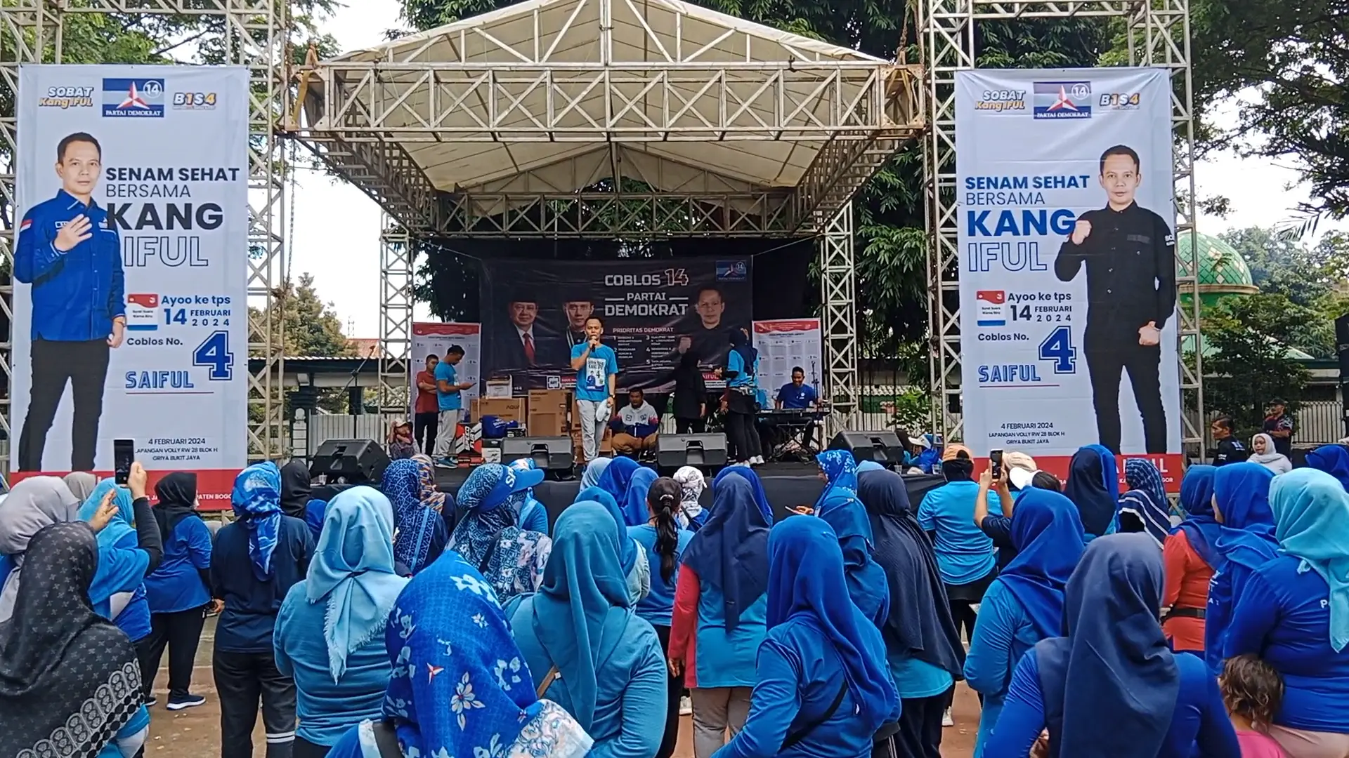 Saiful Birukan Perum Griya Bukit Jaya Bersama Ratusan Warga