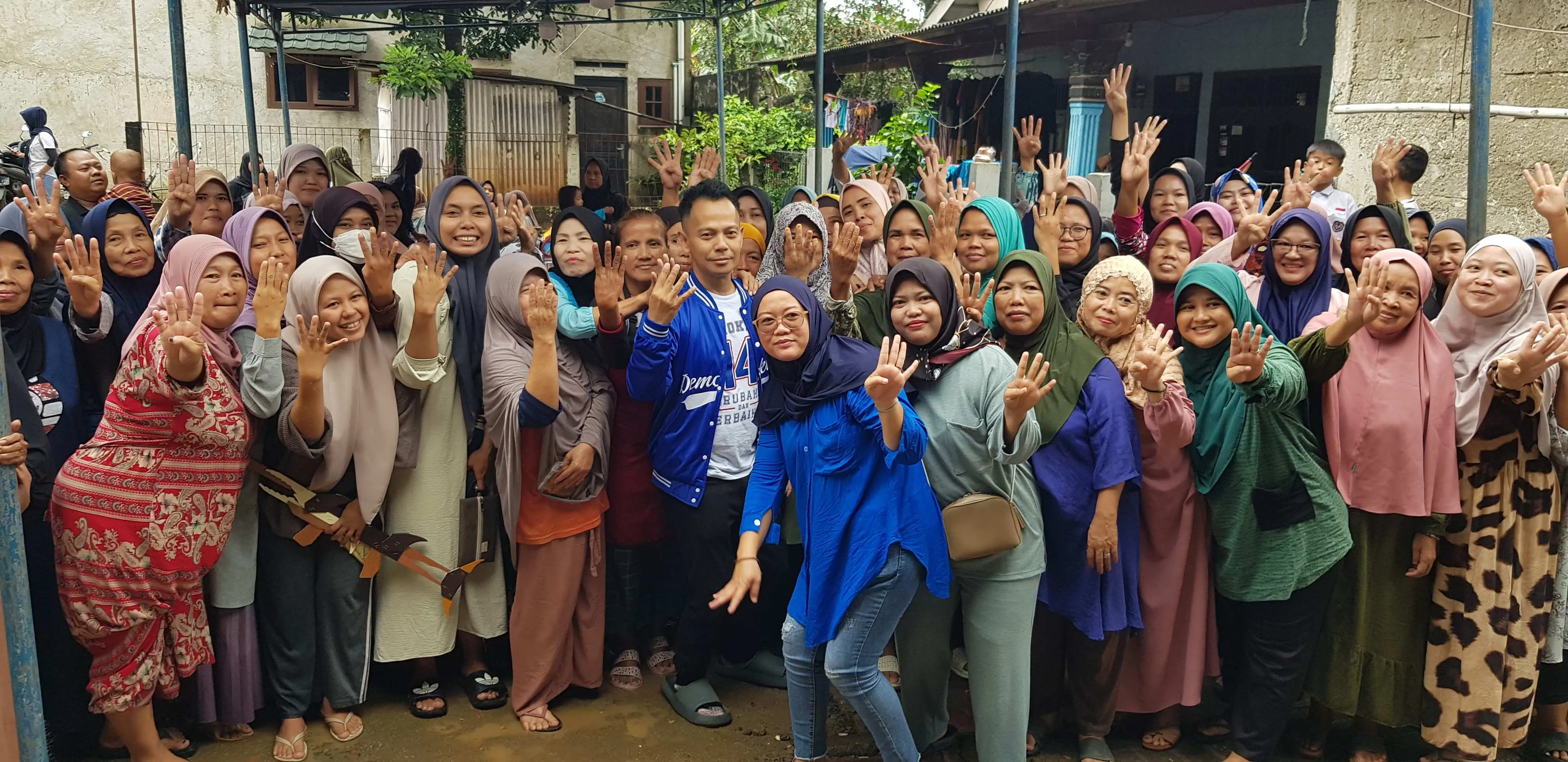 Warga Desa Bojong Nangka Sangat Antusias, Disambangi Caleg Demokrat Saiful ST, Walaupun Saat Kondisi Hujan