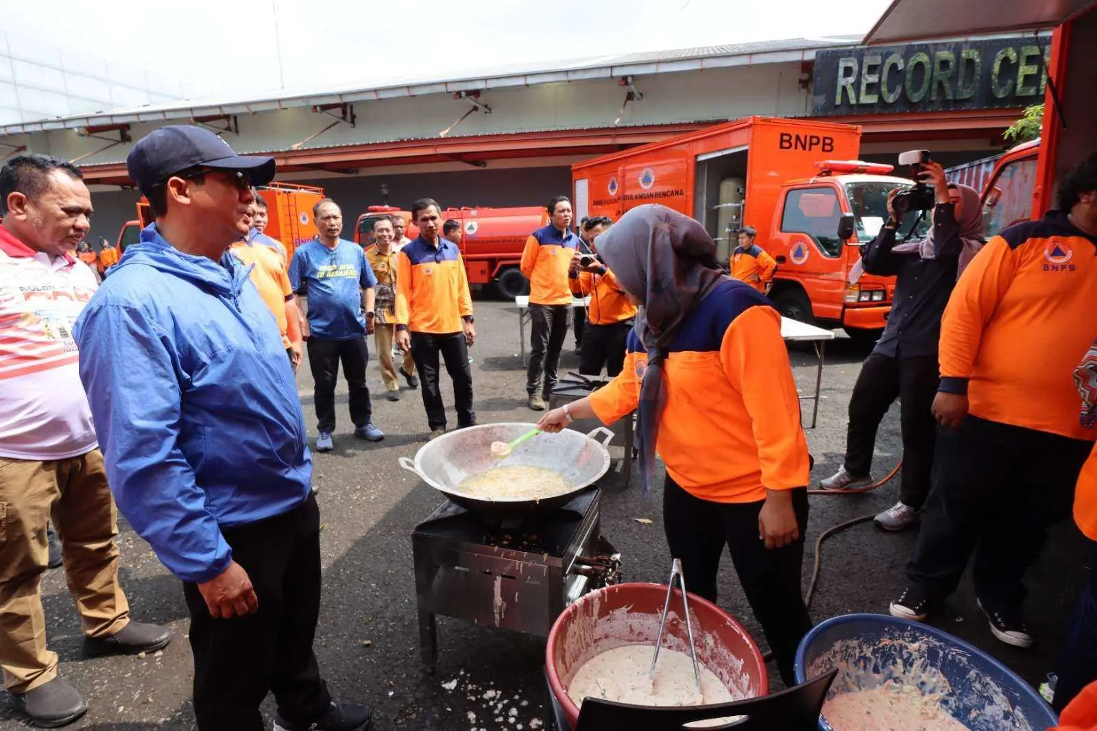 Kepala BNPB Meninjau Langsung Kesiapan Kendaraan Penanganan Bencana