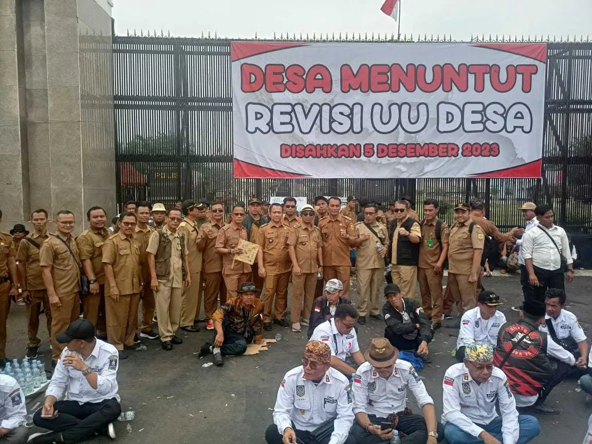 Rombongan Kepala Desa Beserta Staf Desa Kecamatan Gunung Putri Ikut Menyuarakan Agar UU Desa nomor 6 Tahun 2014 Segera Disahkan