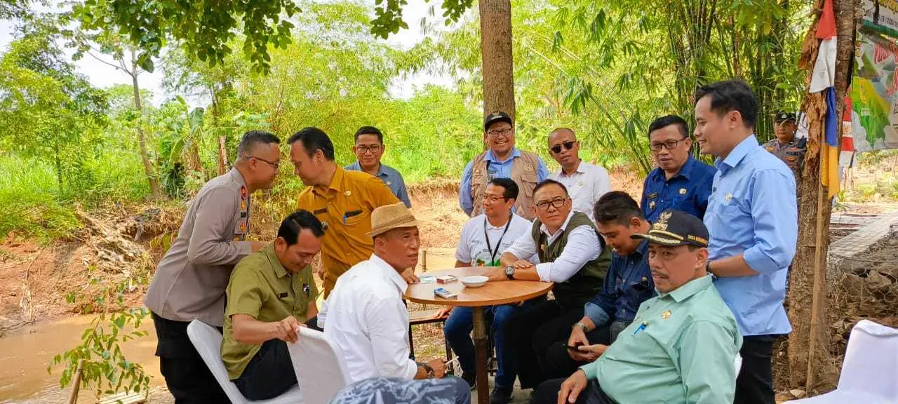 Moment langka Bupati Bogor Kopi Hangat Bareng Kepala Desa Dan Muspika Kecamatan Gunung Putri