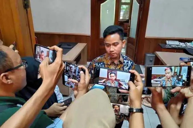 Gibran dapat dukungan Jadi Cawapres Prabowo, apakah Gibran pamit dari PDIP?