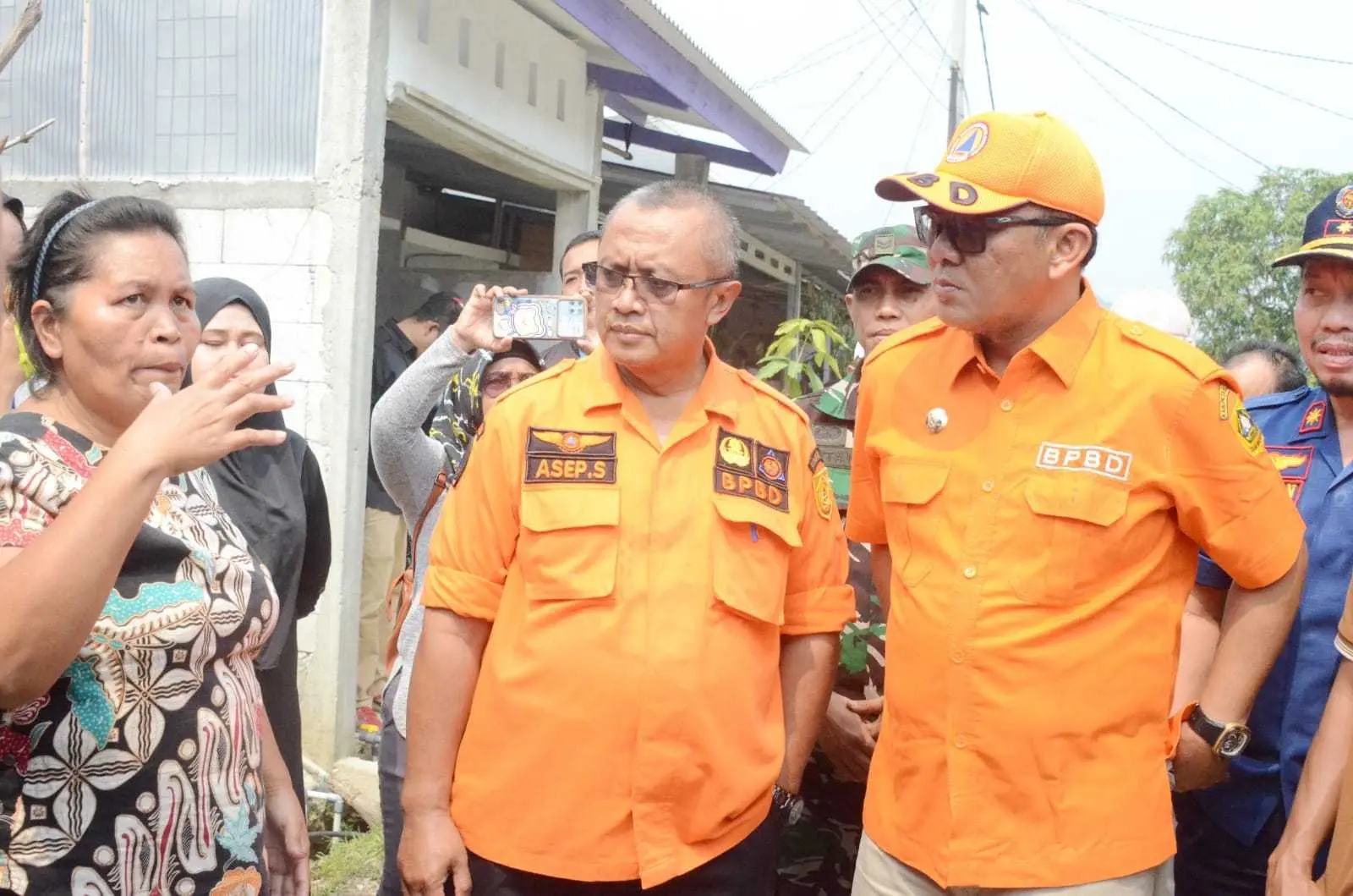 Bupati Bogor berpesan kepada masyarakat untuk proaktif melaporkan kebutuhan air bersih kepada kepala Desa dan Camat.