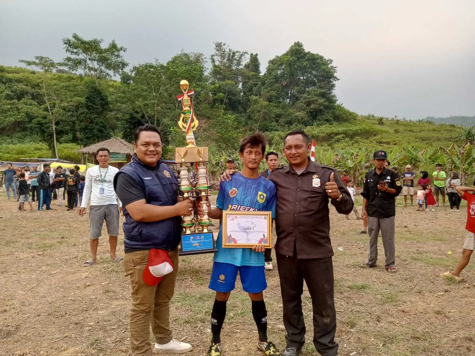 Meriahkan HUT RI 78, Karang Taruna Babakan Madang beserta Pemdes satukan masyarakat dengan tournamen sepak Bola antar RW.