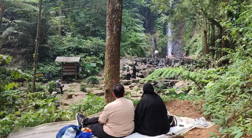 Curug Bogor Rasa Timur Tengah, Isinya Orang Arab Semua.