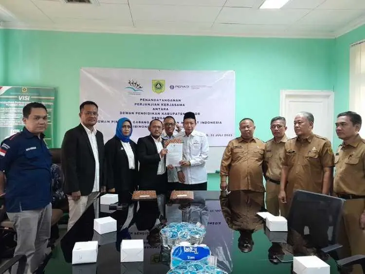Dewan Pendidikan dan Peradi Cibinong Kabupaten Bogor Tandatangan MoU, Guna Pencegahan Perkara Hukum dilingkup Sekolah.