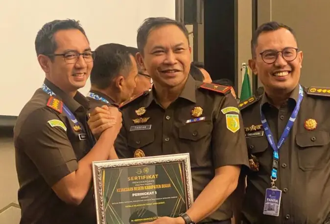 Kejari Kabupaten Bogor Raih Sejumlah Penghargaan Bergengsi di Tingkat Jawa Barat