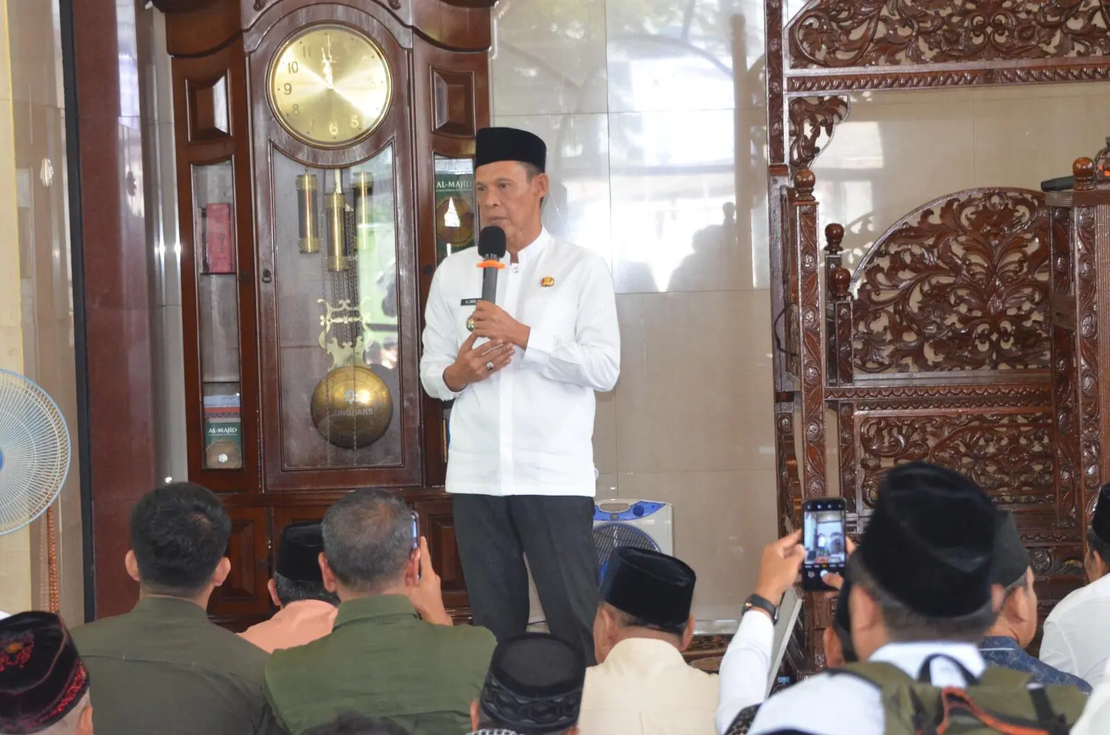 Wabup Bogor Jaro Ade Ajak Warga Gunung Putri Perkuat Gotong Royong dan Jaga Kebersihan Lingkungan Dalam Agenda Jumling