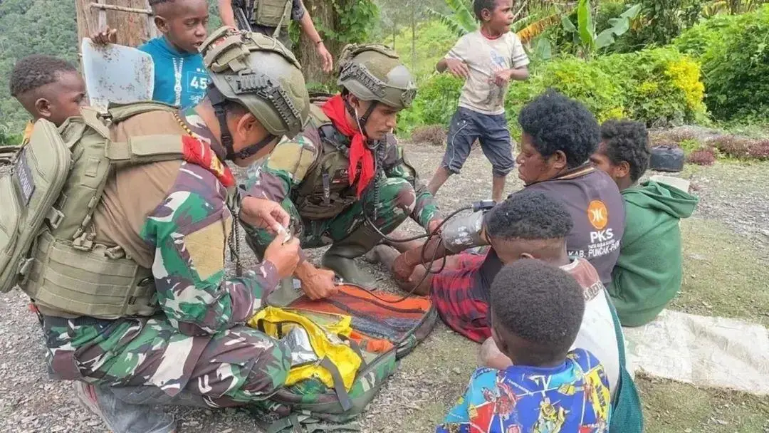 Satgas Pamtas RI–PNG Yonif 732/Banau Gelar Layanan Kesehatan Gratis untuk Warga Puncak